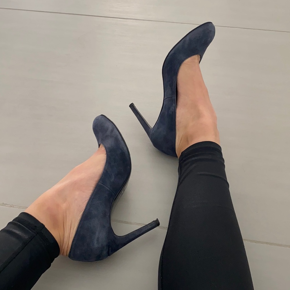Stuart Weitzman Hells